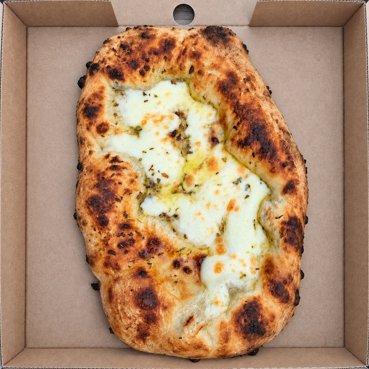 Cheesy garlic bread with Fior di Latte, garlic oil and herbs